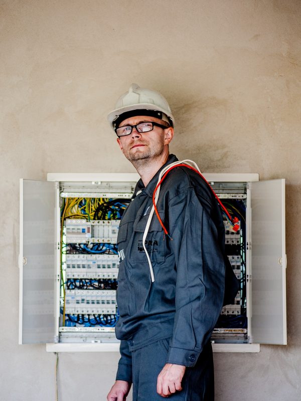 electrician-1080590_1920